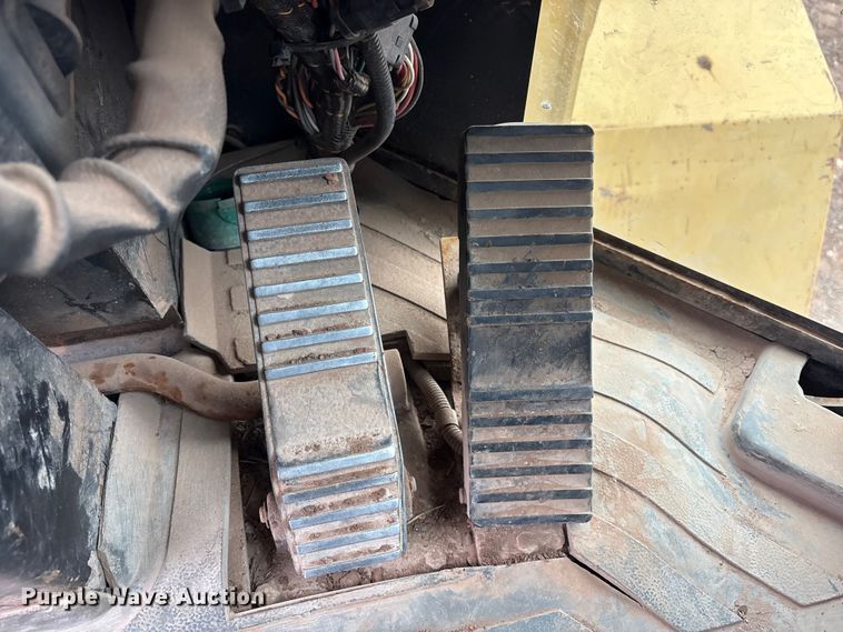 image for item ET1060 2002 Caterpillar 938G wheel loader