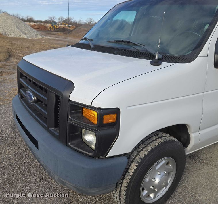 image for item ET1070 2012 Ford E350 van