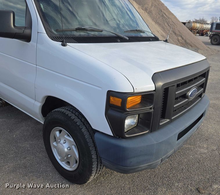 image for item ET1070 2012 Ford E350 van