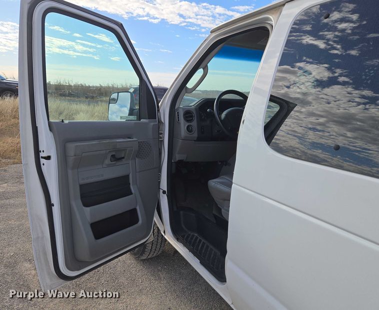 image for item ET1070 2012 Ford E350 van