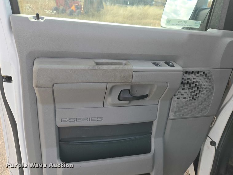 image for item ET1070 2012 Ford E350 van