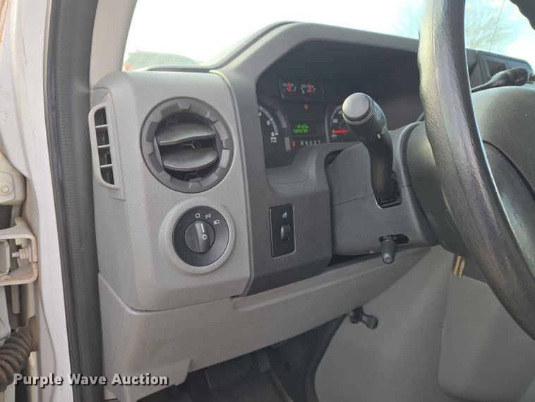 image for item ET1070 2012 Ford E350 van