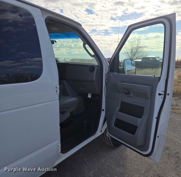 image for item ET1070 2012 Ford E350 van
