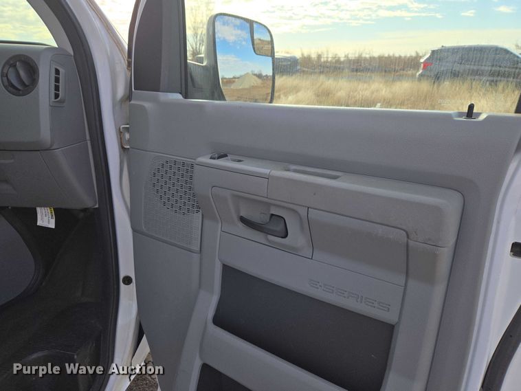 image for item ET1070 2012 Ford E350 van