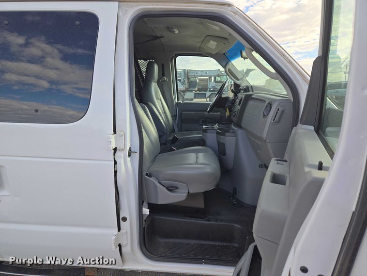 image for item ET1070 2012 Ford E350 van
