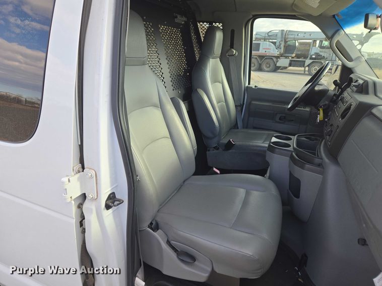 image for item ET1070 2012 Ford E350 van