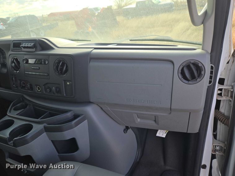 image for item ET1070 2012 Ford E350 van