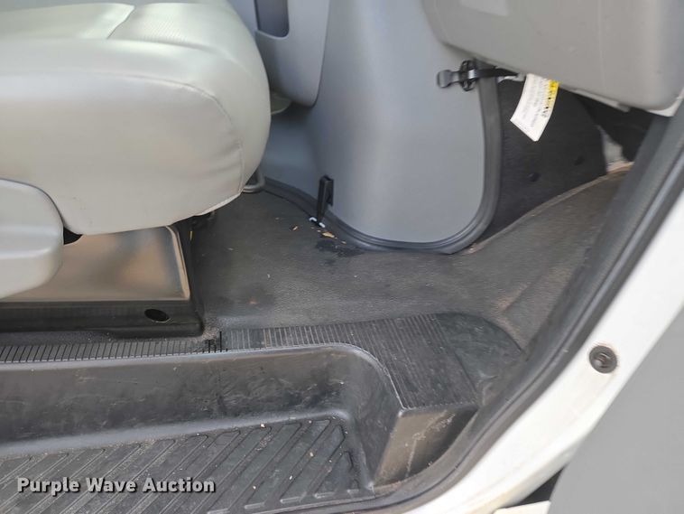 image for item ET1070 2012 Ford E350 van