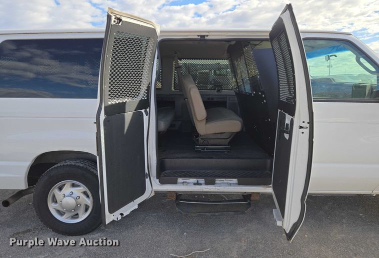 image for item ET1070 2012 Ford E350 van