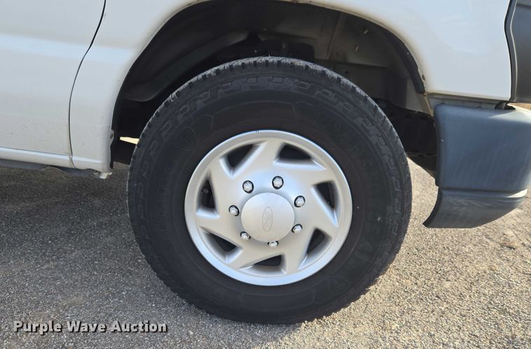 image for item ET1070 2012 Ford E350 van