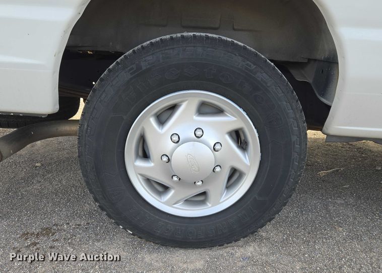 image for item ET1070 2012 Ford E350 van