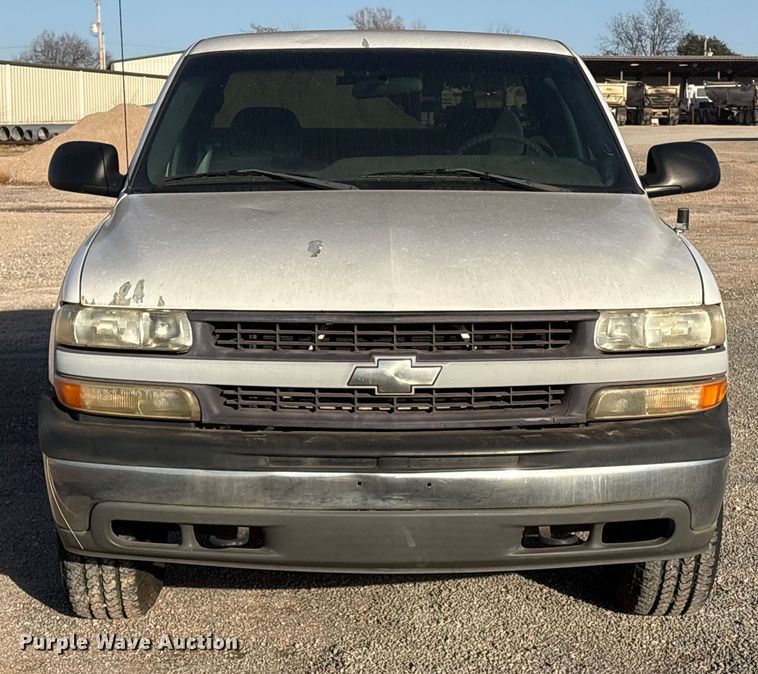 image for item ET1079 2002 Chevrolet Silverado 1500 Ext. Cab pickup truck