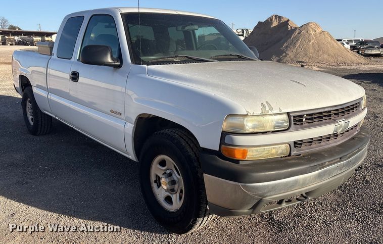 image for item ET1079 2002 Chevrolet Silverado 1500 Ext. Cab pickup truck