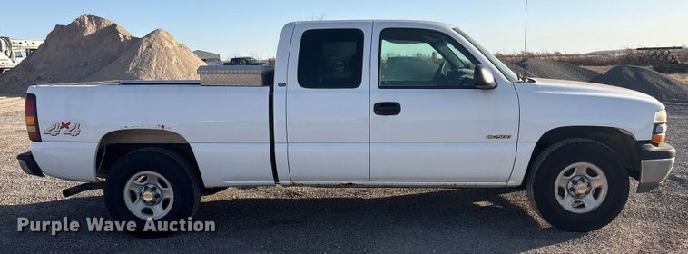 image for item ET1079 2002 Chevrolet Silverado 1500 Ext. Cab pickup truck