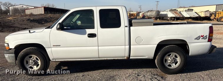 image for item ET1079 2002 Chevrolet Silverado 1500 Ext. Cab pickup truck