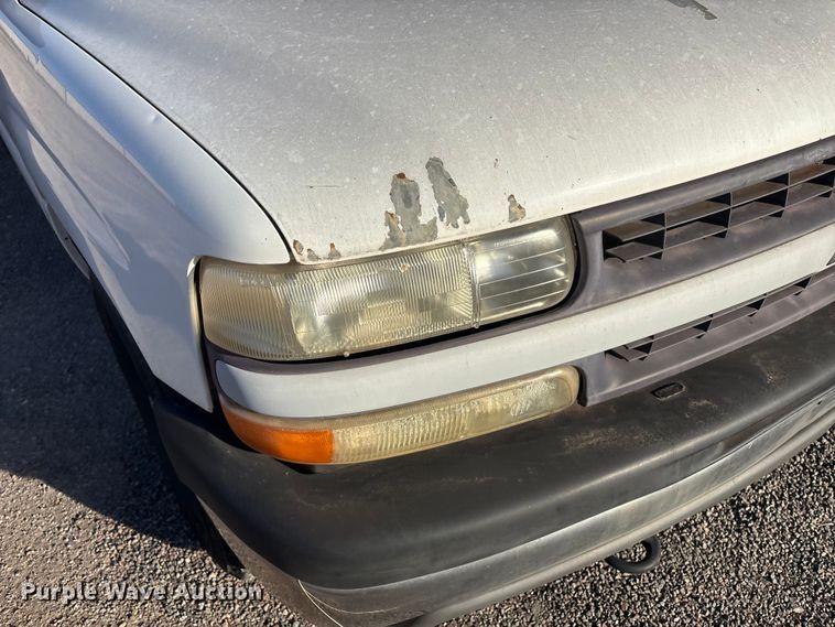 image for item ET1079 2002 Chevrolet Silverado 1500 Ext. Cab pickup truck