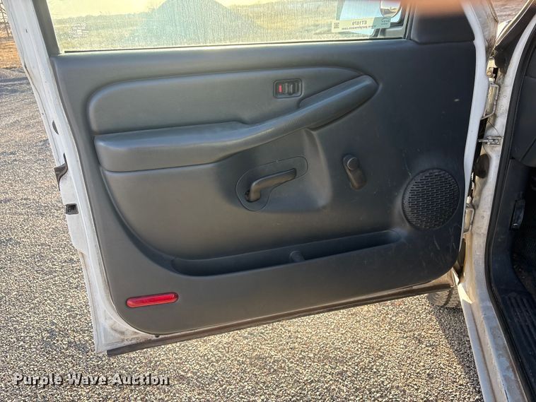 image for item ET1079 2002 Chevrolet Silverado 1500 Ext. Cab pickup truck