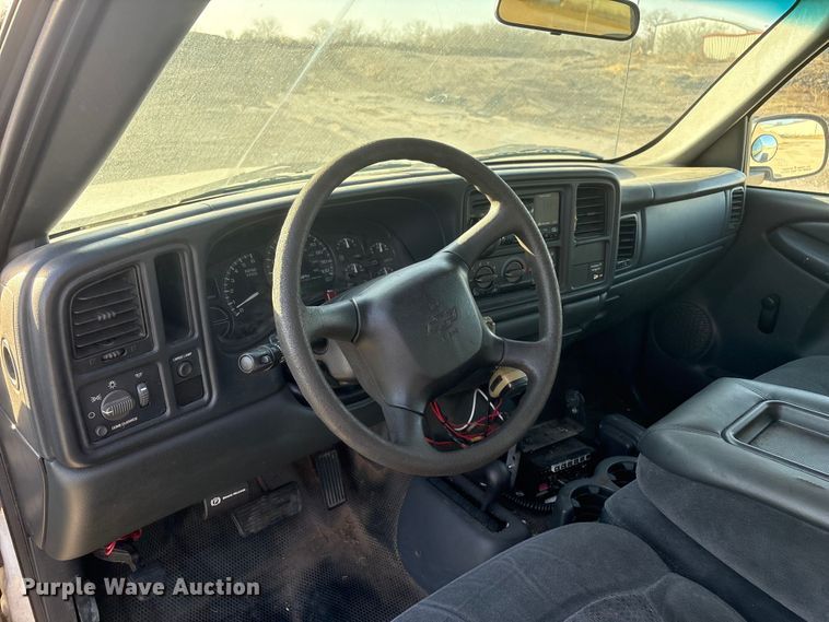 image for item ET1079 2002 Chevrolet Silverado 1500 Ext. Cab pickup truck