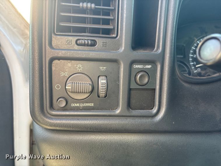 image for item ET1079 2002 Chevrolet Silverado 1500 Ext. Cab pickup truck