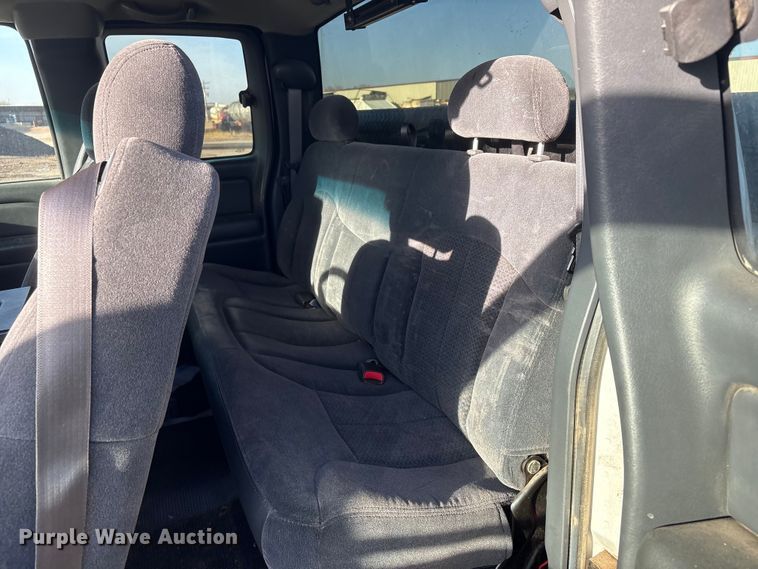 image for item ET1079 2002 Chevrolet Silverado 1500 Ext. Cab pickup truck