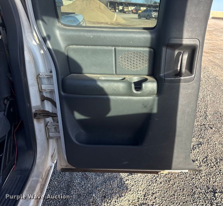 image for item ET1079 2002 Chevrolet Silverado 1500 Ext. Cab pickup truck