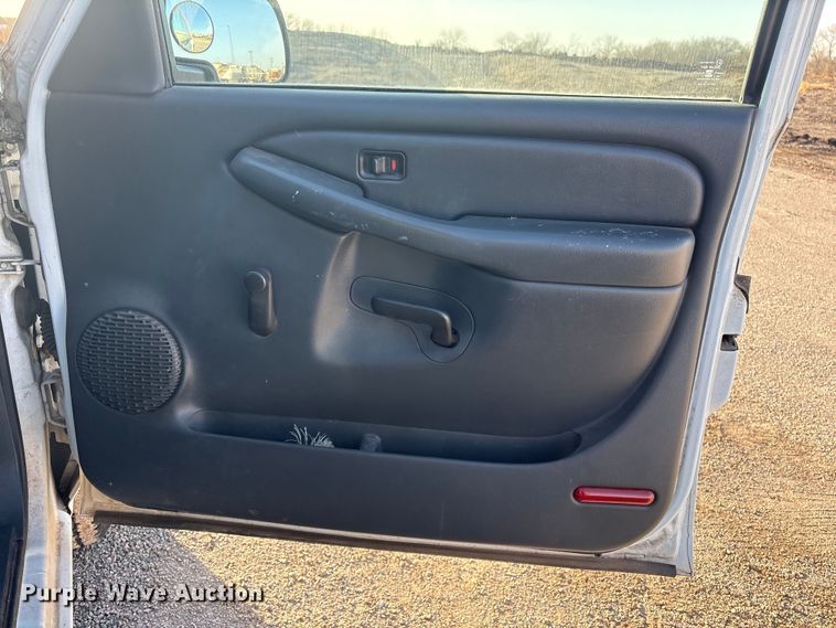 image for item ET1079 2002 Chevrolet Silverado 1500 Ext. Cab pickup truck