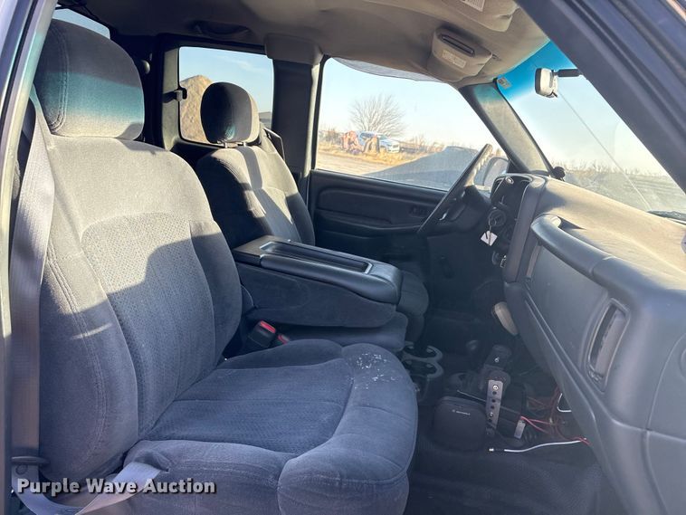 image for item ET1079 2002 Chevrolet Silverado 1500 Ext. Cab pickup truck