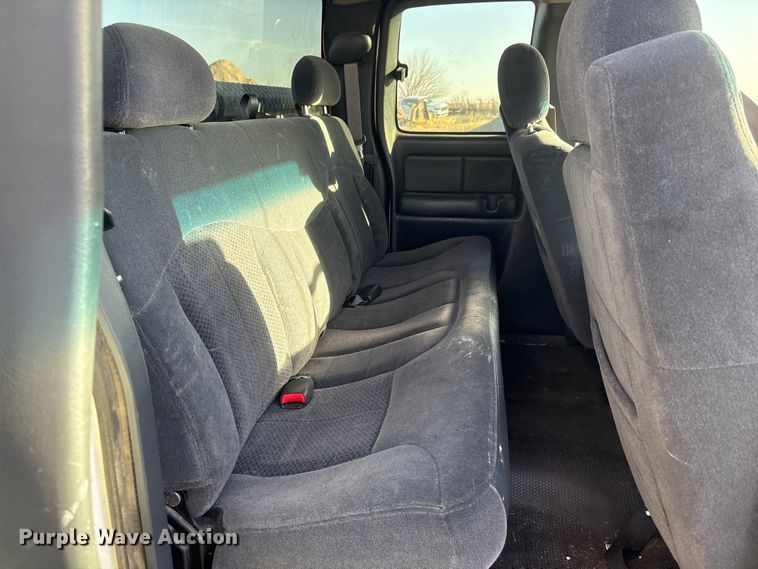 image for item ET1079 2002 Chevrolet Silverado 1500 Ext. Cab pickup truck