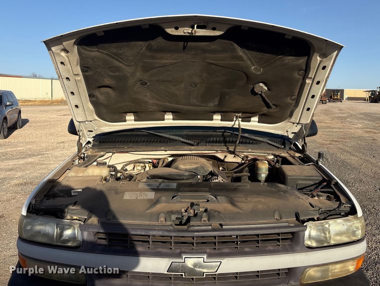 image for item ET1079 2002 Chevrolet Silverado 1500 Ext. Cab pickup truck