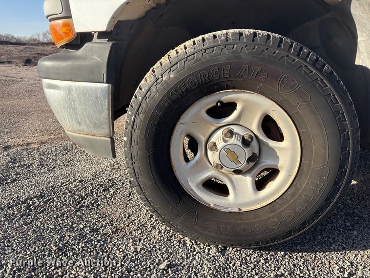 image for item ET1079 2002 Chevrolet Silverado 1500 Ext. Cab pickup truck