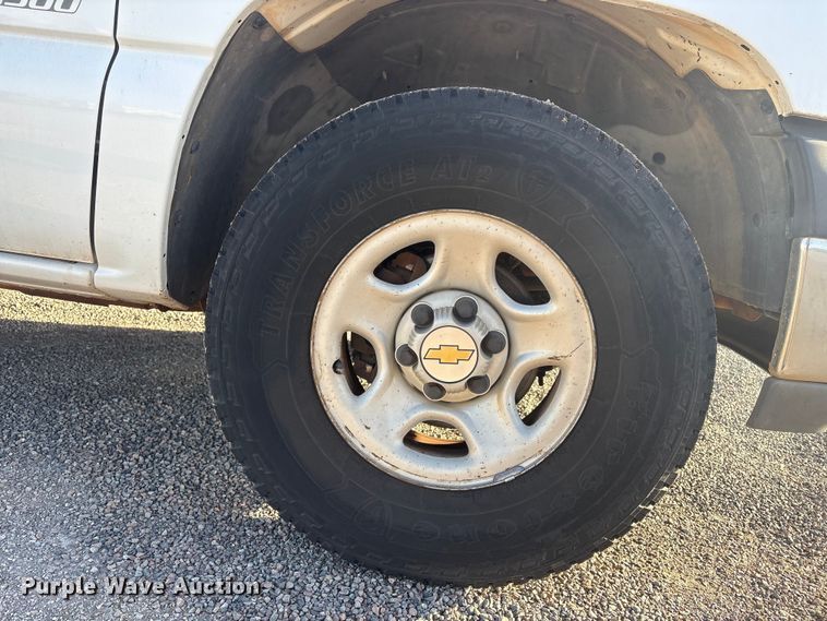 image for item ET1079 2002 Chevrolet Silverado 1500 Ext. Cab pickup truck