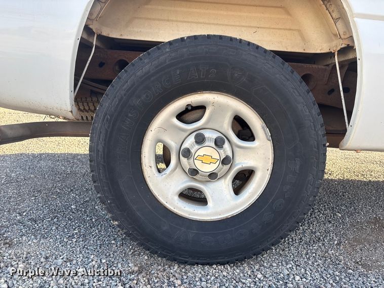 image for item ET1079 2002 Chevrolet Silverado 1500 Ext. Cab pickup truck