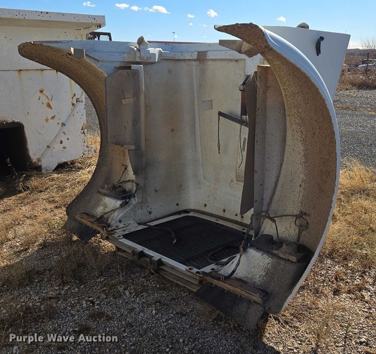 image for item ET1136 Semi truck hood