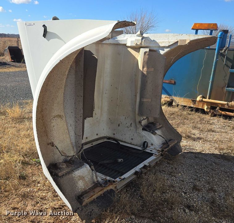 image for item ET1136 Semi truck hood