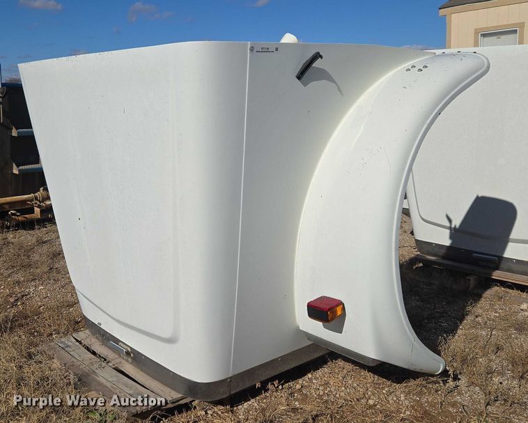 image for item ET1136 Semi truck hood