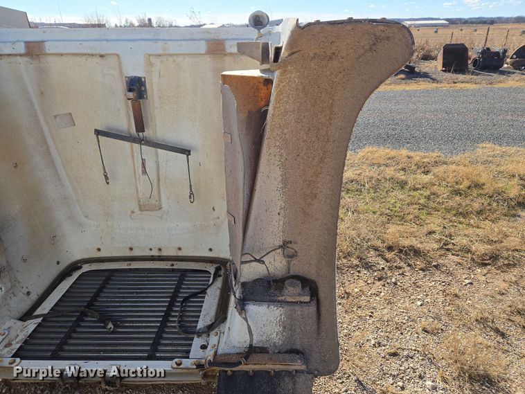 image for item ET1136 Semi truck hood