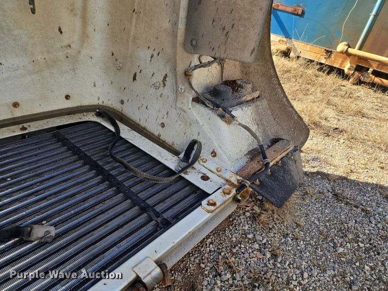 image for item ET1136 Semi truck hood