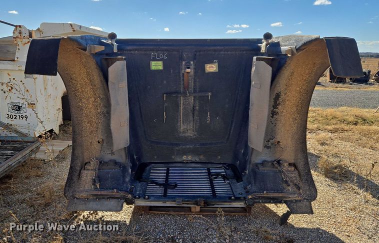 image for item ET1137 Semi truck hood