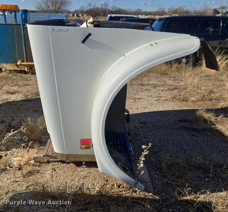 image for item ET1137 Semi truck hood