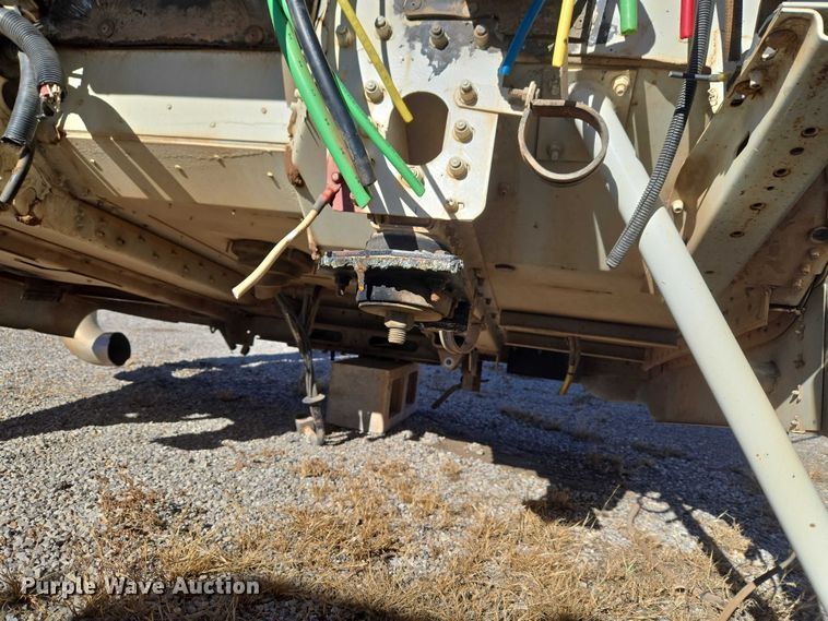 image for item ET1143 2002 Freightliner FLD Classic semi truck cab