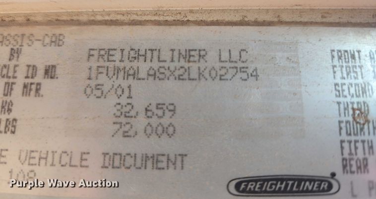 image for item ET1143 2002 Freightliner FLD Classic semi truck cab