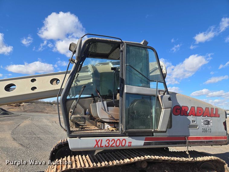image for item ET1149 Gradall XL3200 II excavator