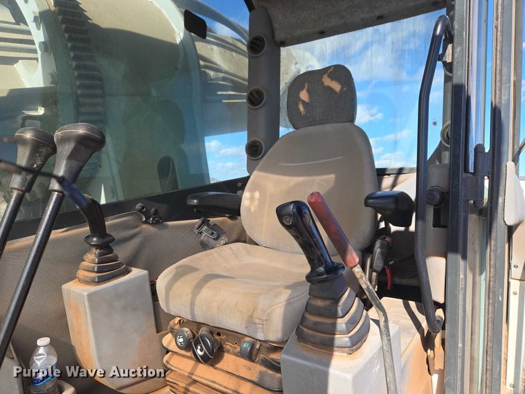 image for item ET1149 Gradall XL3200 II excavator