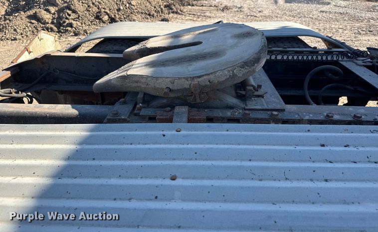 image for item ET4068 1990 International 8300 semi truck