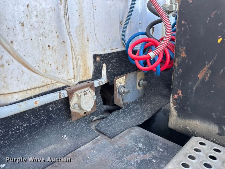 image for item ET4068 1990 International 8300 semi truck