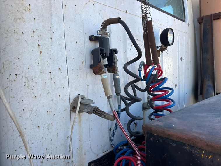 image for item ET4068 1990 International 8300 semi truck