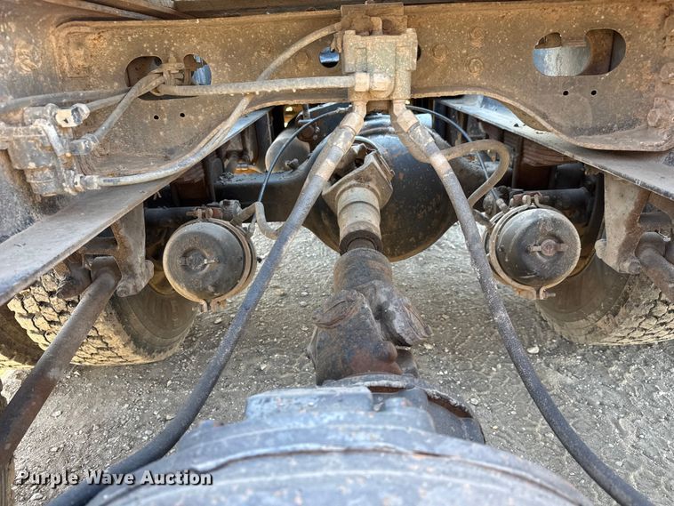 image for item ET4068 1990 International 8300 semi truck