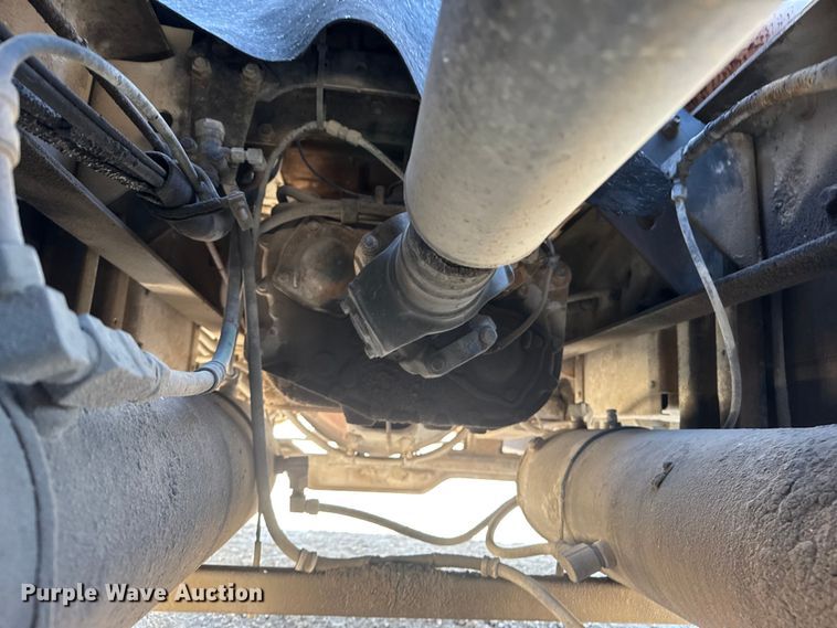 image for item ET4068 1990 International 8300 semi truck