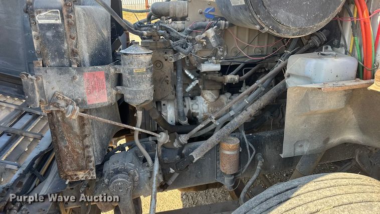 image for item ET4068 1990 International 8300 semi truck