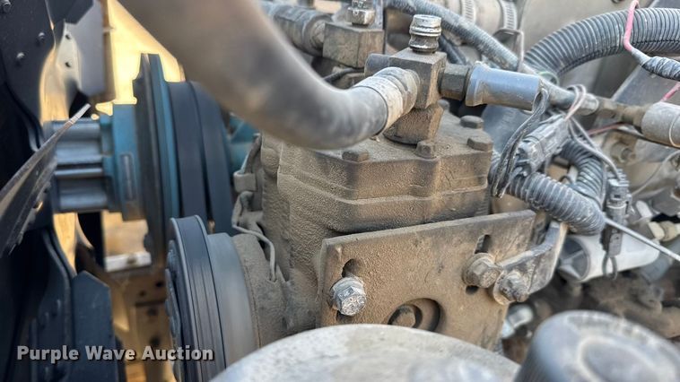 image for item ET4068 1990 International 8300 semi truck